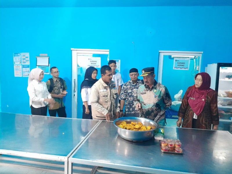 Kepala Dinpermades Temanggung Laksanakan Monev Program Makan Bergizi Gratis di Ngadirejo