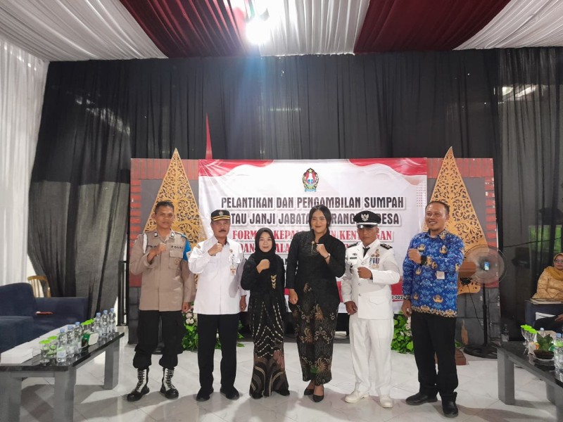 Kepala Dinpermades Temanggung Hadiri Pelantikan Perangkat Desa Lempuyang