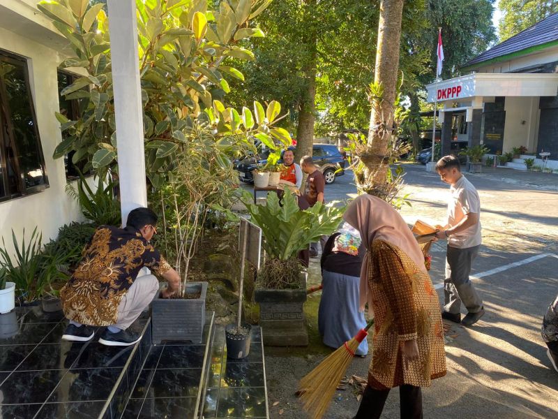 Dinpermades Temanggung Laksanakan Kerja Bakti Bersama Dukung Penilaian Adipura 2026
