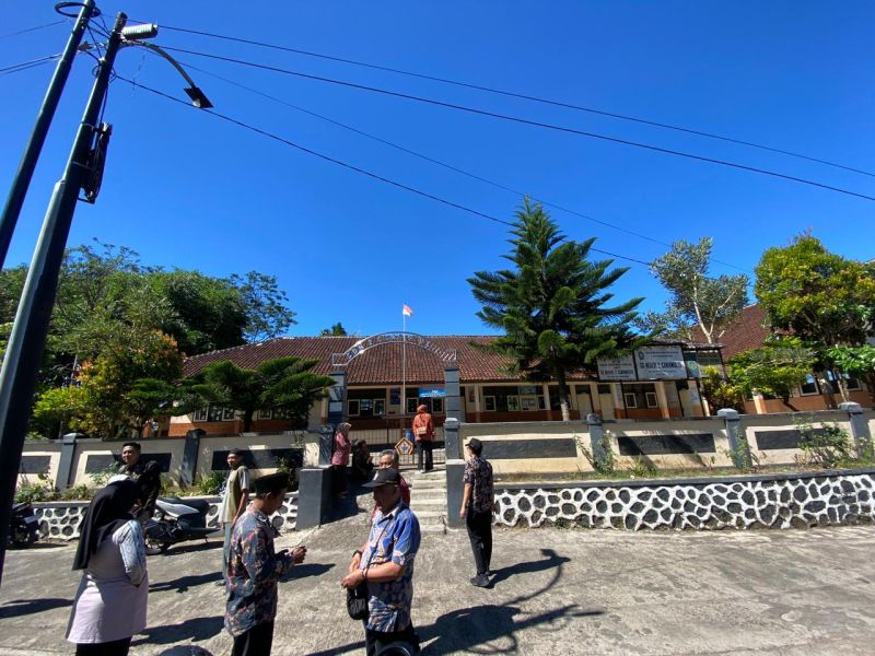 Bidang Pemdes Dinpermades Temanggung Lakukan Tinjauan Lokasi Tukar Menukar Tanah Kas Desa Candimulyo