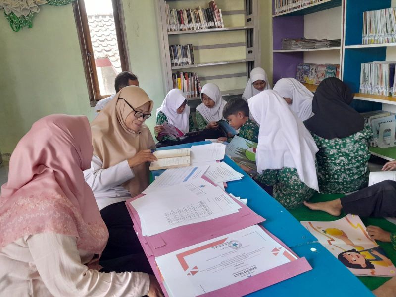 Bidang P3KD Dinpermades Temanggung Laksanakan Penilaian Lomba Perpustakaan Desa di Kacepit