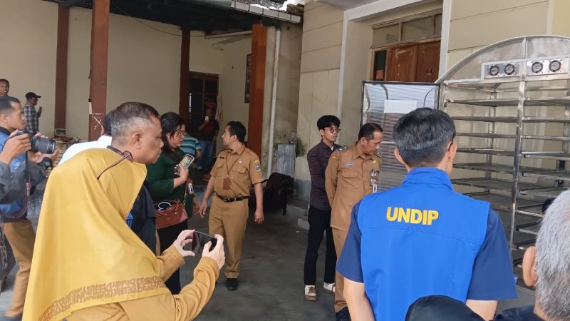Penerimaan Bantuan Alat Pengering dari UNDIP untuk Desa Wonosari
